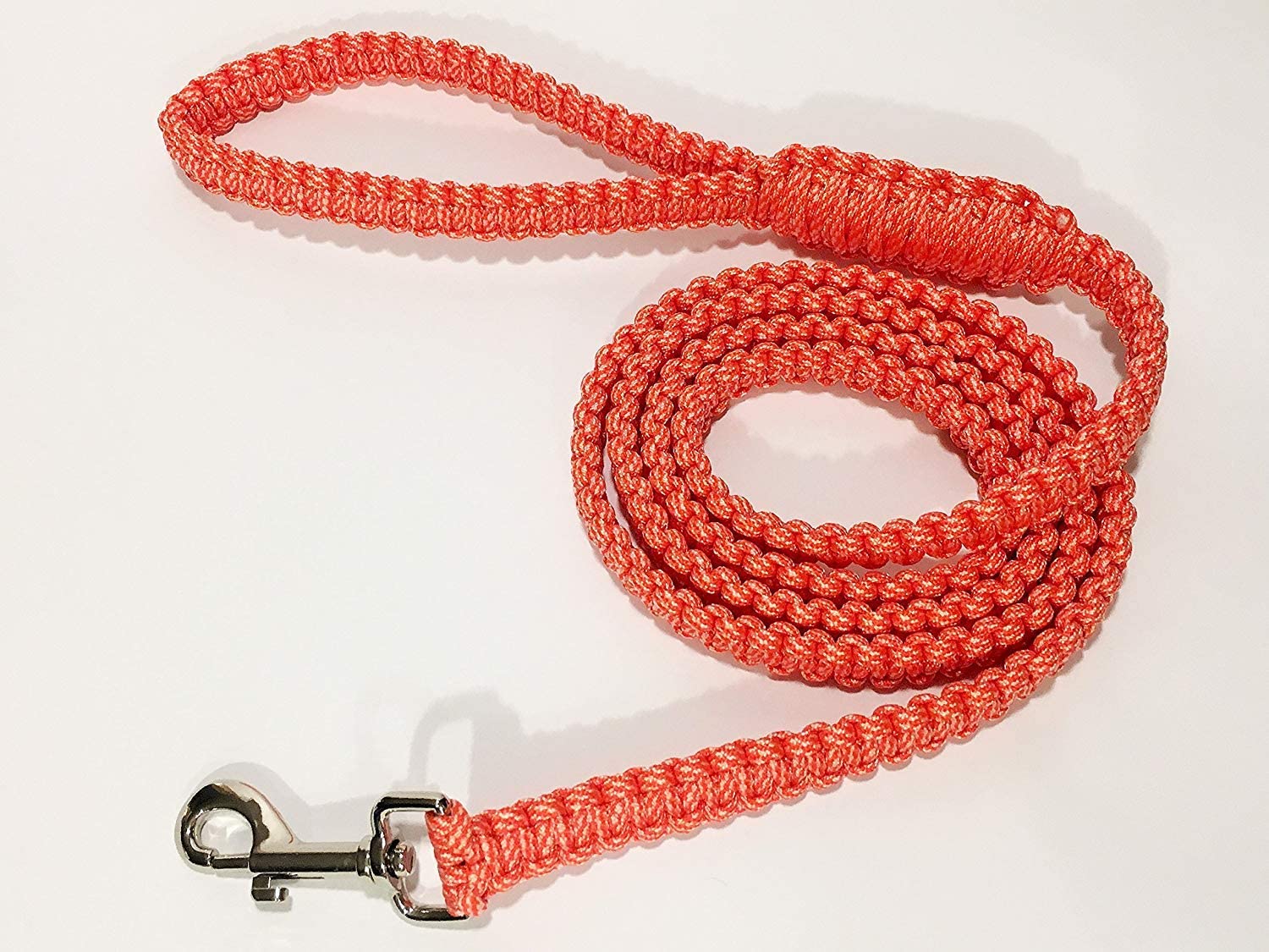Durable & Comfortable Paracord Dog Leash with Strong Metal Clasp
